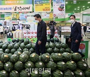 [포토] 살 맛나는 국민밥상 행사장 찾은 정황근 장관