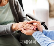 '지하철 폭행' 유발한 노인혐오..범죄 계속 늘지만 '속수무책'