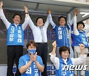 박병석 전 국회의장, 후보자들과 함께