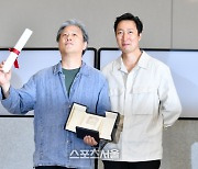 영화 '헤어질 결심'으로 감독상 수상하고 귀국하는 박찬욱 감독[포토
