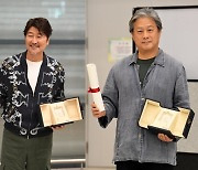 '칸의 남자' 박찬욱·송강호..한국 영화 새 역사 쓰고 돌아왔다