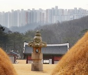 '왕릉뷰 아파트' 문화재청 반대에도 준공..입주 강행한 건설사·지자체