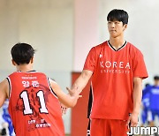 [JB포토] 고려대 여준석 '오늘은 팀 선수들 독려만'