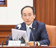 정부 "부동산 보유세 2020년 수준으로..승용차 개소세 인하도 연장"