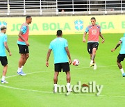 [MD포토] 네이마르가 지켜보는 브라질 훈련