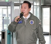 윤대통령, 국방부·합참 초도 방문..국가안보 강조