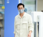 [TD포토] 박해일 '우월한 기럭지 뽐내며 입국'