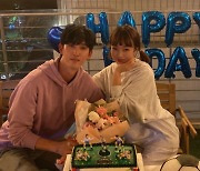 오나미, ♥박민과 달달한 생일 인증샷..꽃보다 예쁜 커플 [리포트:컷]
