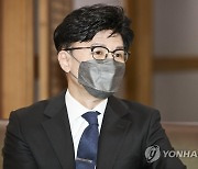 김명수 대법원장 만난 한동훈 장관