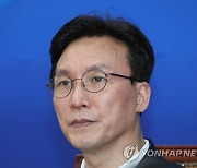 지방선거 관련 긴급기자회견 하는 김민석