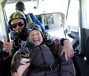 SWEDEN WORLD RECORD PARACHUTE JUMP