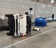 대전남부순환고속도 터널서 화물차 사고..2명 부상