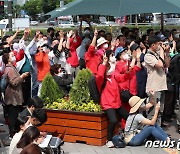 김은혜 연호하는 시민들