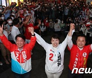 막바지 선거운동 하는 김동연·김은혜 후보