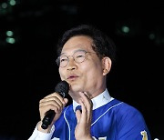 마지막 집중유세 연설하는 송영길 민주당 서울시장 후보