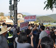 윤건영 "尹, 용산서 이래도 손 놓을 건가".. 文 사저 앞 시위 대책 촉구