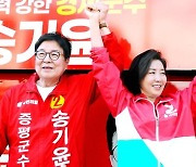 70세 배우출신 與후보에..윤호중 "일흔 넘어 뭘 새로 배우나"