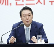 윤대통령 "2030년 부산엑스포 유치 위해 특사 검토"