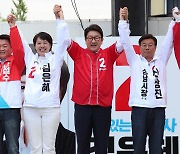 여, 경기서 필승 유세..'김포공항 이전' 맹비판