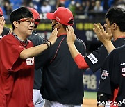 양현종 '타선 지원 받고 5승 달성'[포토]