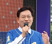 왕십리에서 지지호소하는 송영길 후보