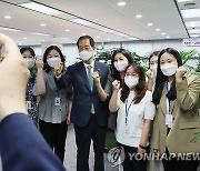한덕수 총리, 대전 고용복지 플러스센터 방문