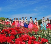 곡성군, 세계장미축제 현장서 한복 퍼레이드 개최