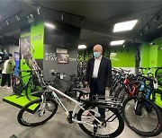 코로나 확산에 중국서 자전거 판매 급증..로드 바이크 품귀