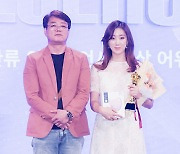 [bnt포토] '2022 한류인플루언서대상어워즈' 라이프스타일 부문 수상 후 기념촬영하는 헤세드 윤희연