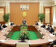 북한, '코로나 환자' 10만 명 밑돌자 자신감 얻었나.. '제도 정비' 골몰