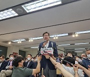 [포토] 당선 소감 발표하는 박형준 부산시장 후보