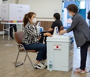 충북 오후 3시 지방선거 투표율 43.8%..4년 전보다 6.8%P↓