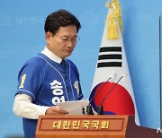총선 불출마 이어 지방선거도 패배..송영길 치명상