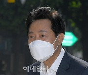 [포토]당선 후 시청으로 향하는 오세훈 서울시장