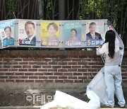 [포토]철거되는 제8회 전국동시지방선거 벽보