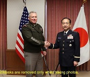 주한미군사령관, 日자위대 수장 만나 "한미일 공조 논의"