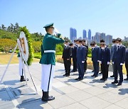 김재일 부산세관장, 유엔기념공원 묘역 참배