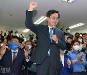 '10시간 대역전 드라마' 쓴 김동연, 野 잠룡으로 떠올랐다