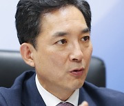 인터뷰하는 박민식 보훈처장