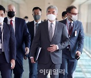 [포토] 북핵수석대표 협의차 외교부 방문하는 성김