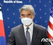 한미 북핵수석대표 협의 참석하는 성 김
