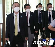 일본측 북핵 수석대표 외교부 도착