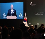 아산 심포지엄 축사하는 주한미국대사 대리