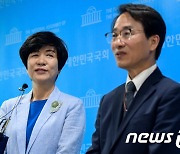 질의 답하는 김영주 민주당 의원