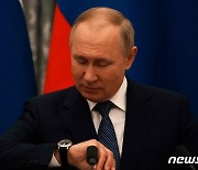 '침공 100일'..푸틴은 국제사회 관심 식기만 기다리고 있다
