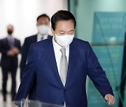 [속보]尹대통령 "우리 마당에 경제위기 비롯 태풍 들어와"