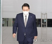 출근하는 윤석열 대통령