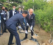 '나라꽃' 알린다..산림청, 주한 외국대사관에 무궁화 심기 추진