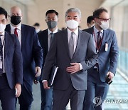 외교부로 향하는 성김 대북특별대표