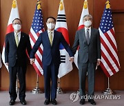 한미일 북핵수석대표 협의에 앞서 기념촬영
